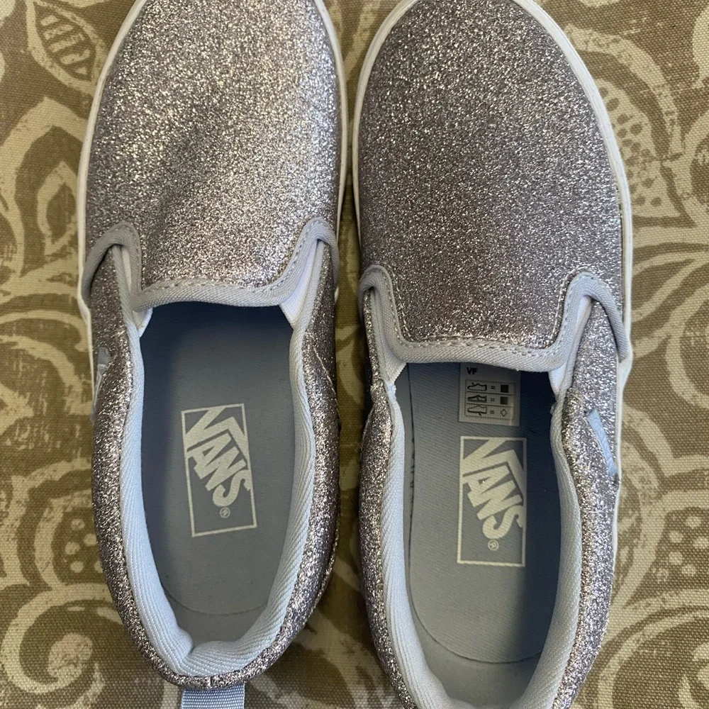 Vans - Picture 1 of 8
